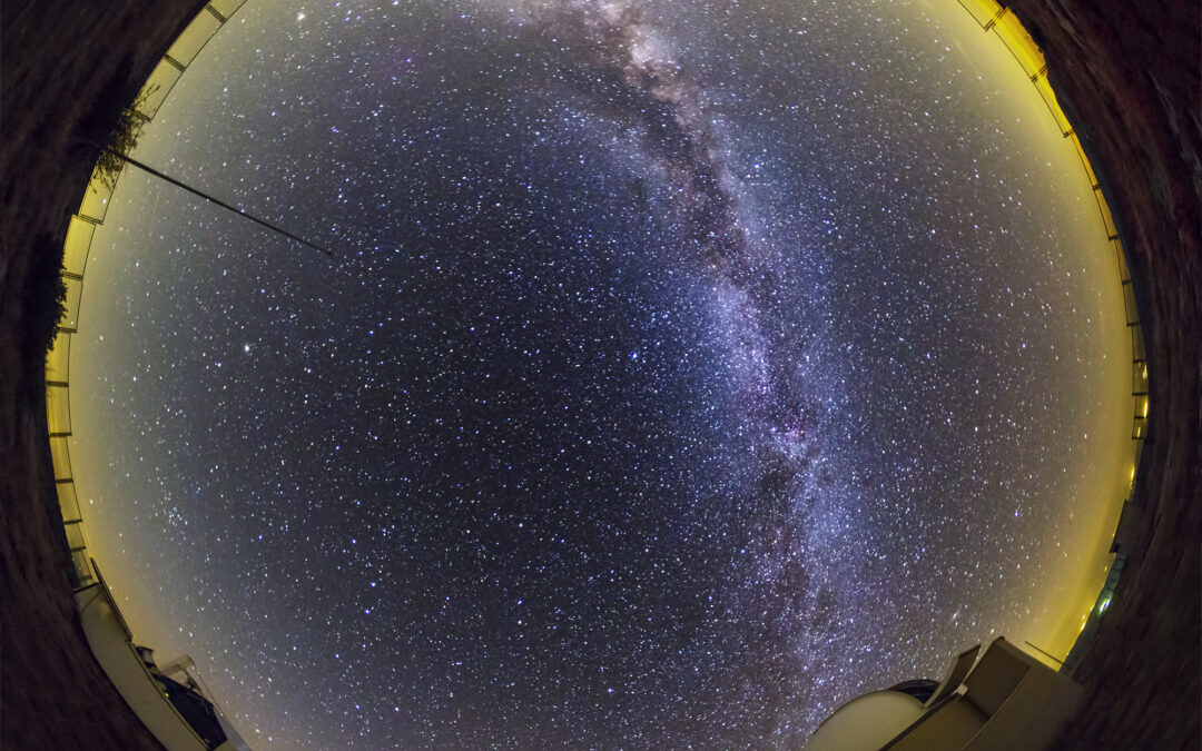 The summer sky over the OAdM, picture of July of the Observatori Astronòmic del Montsec [NOT TRANSLATED]