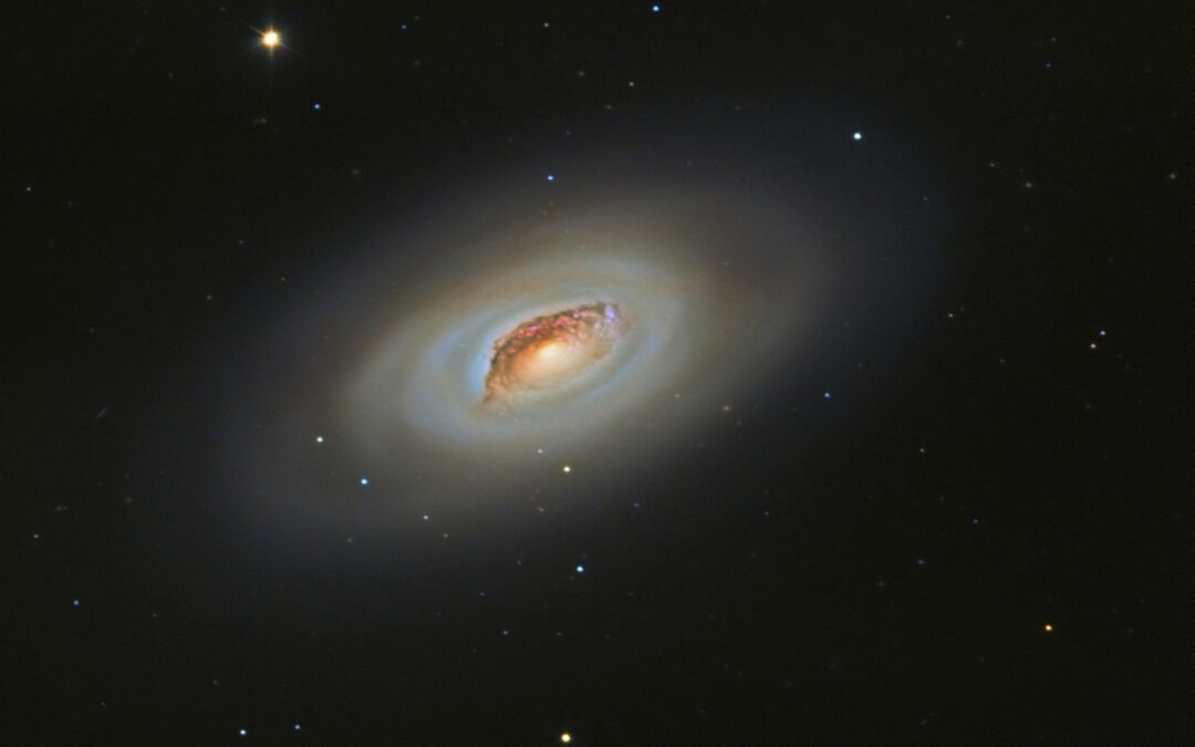 M64: The Black Eye Galaxy, picture of April of the Observatori Astronòmic del Montsec [NOT TRANSLATED]