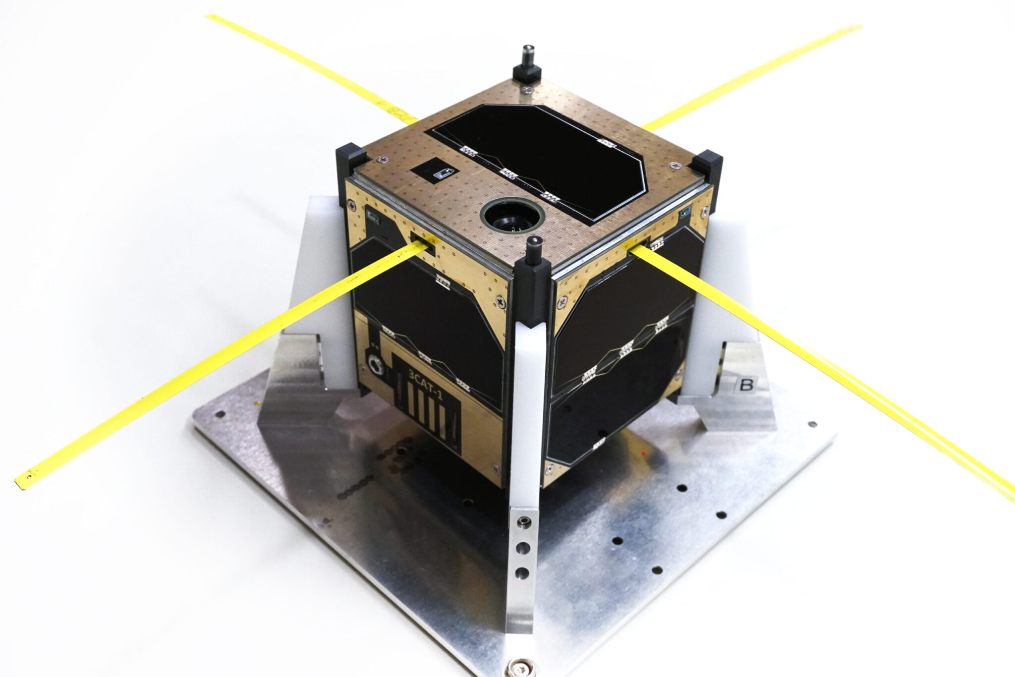 A nanosatellite developed at the UPC has been placed in orbit with six experiments on board