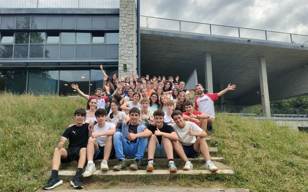 Joves estudiants s’endinsen en l’enginyeria espacial a l’estada científica ‘NewSpace’ al Pirineu