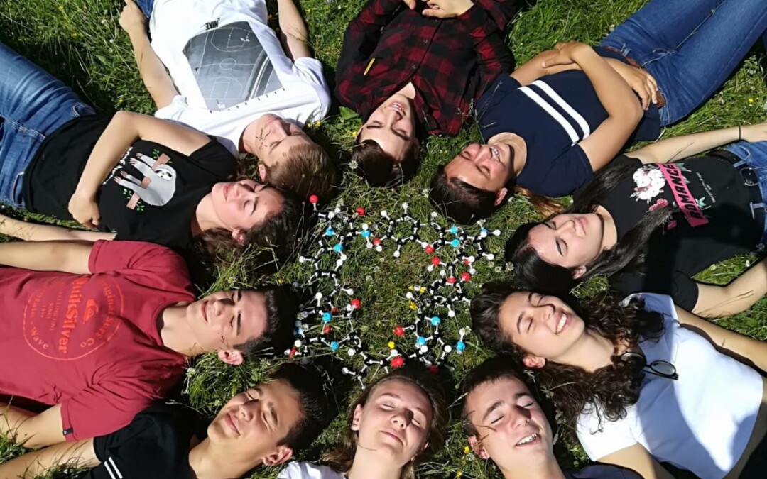 The IEEC hosts five high school students during the summer as part of the ‘Youth and Science’ programme